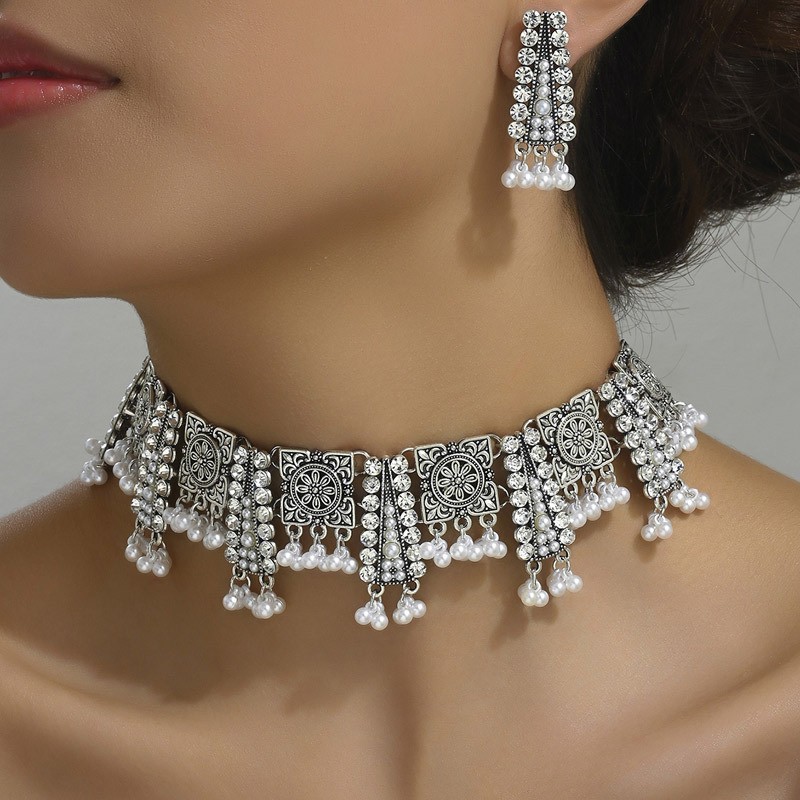 Exaggerated diamond-studded pearl  necklace with Earrings